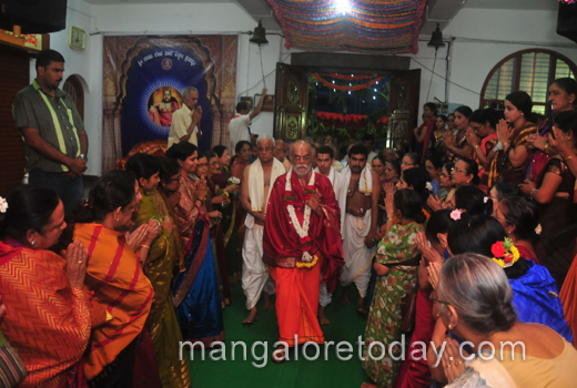 Gokarna Mutt Swamiji reached Mangalore 1